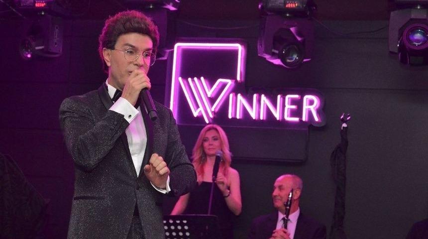 Yılmaz Morg&uuml;l, Ankaralı Kadın Hayranlarıyla Buluştu