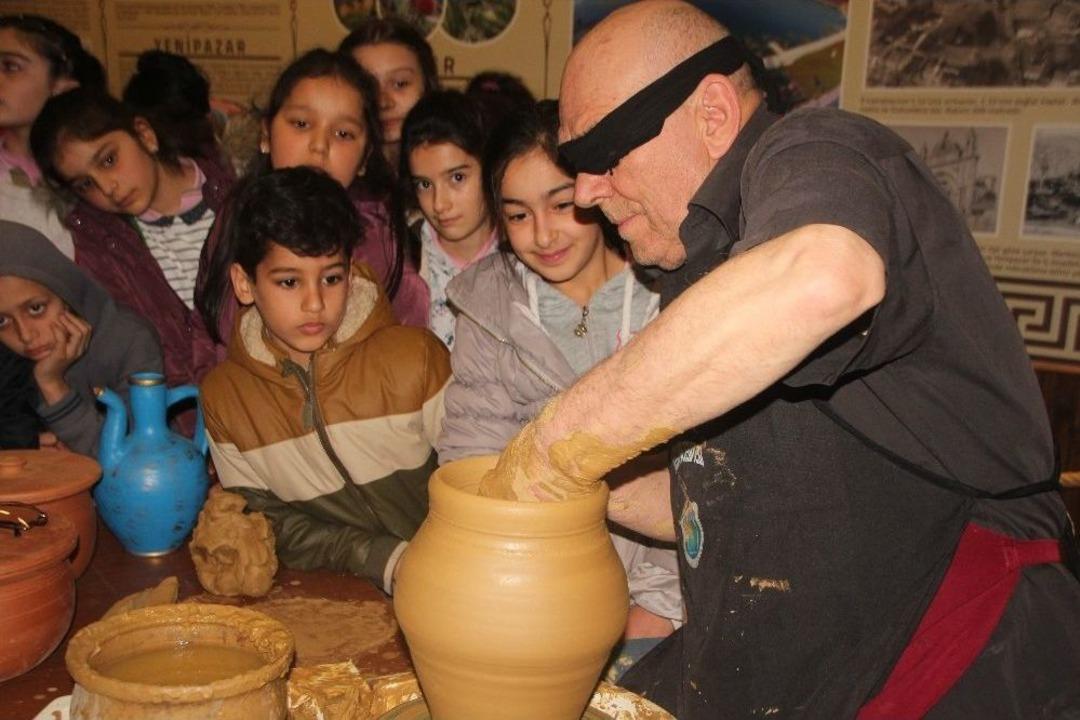 Yılların Ustası Vazoyu Bu Sefer G&ouml;z&uuml; Kapalı Yaptı