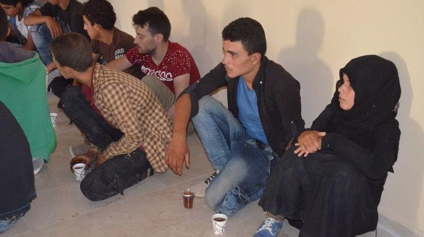 Hatay&rsquo;da 16 Ka&ccedil;ak G&ouml;&ccedil;men Yakalandı