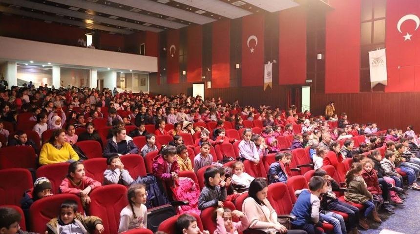 &Ccedil;ocuklar Sirk G&ouml;sterisi İle Eğlendi