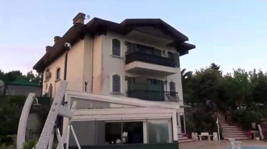 Adnan Oktar&rsquo;ın &Ccedil;engelk&ouml;y&rsquo;deki Villasına Yapılan Baskına Ait G&ouml;r&uuml;nt&uuml;ler Ortaya &Ccedil;ıktı