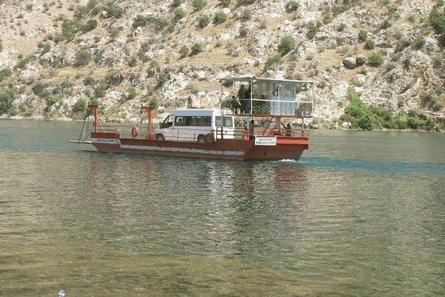 Fırat Nehri’nde Feribot Taşımacılığına İlgi