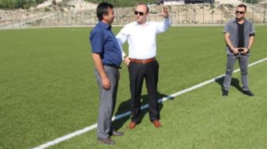 Şaphane İl&ccedil;e Futbol Sahası Yenileniyor