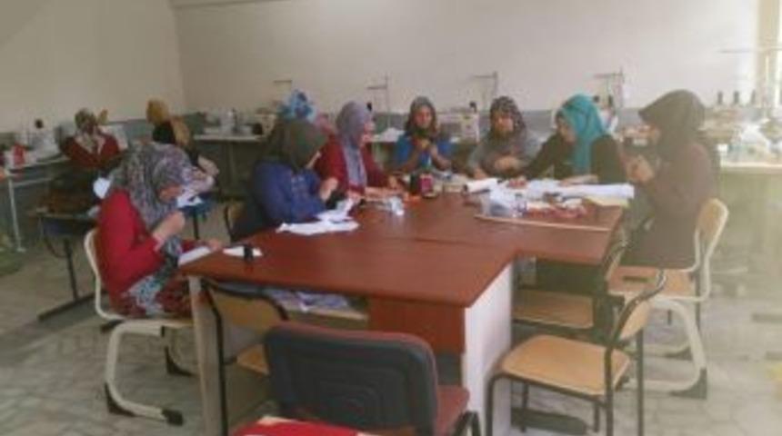 Altıntaş&rsquo;ta Kadın Giysileri Dikim Kursu A&ccedil;ıldı