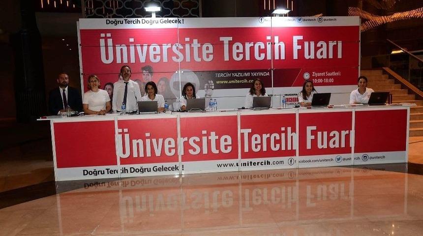 Abem Üniversite Tercih Fuarı’nda Hizmet Verdi