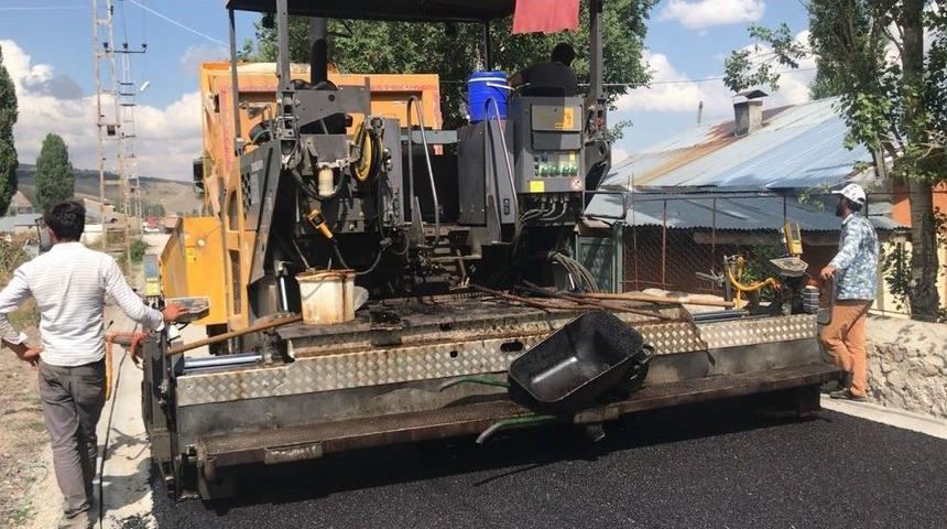 Başkan Toksoy Sanayi&rsquo;de Sıcak Asfalt Yapımını İnceledi