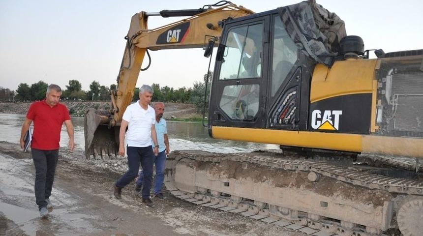 Dicle Nehrinin İki Yakası 11 G&ouml;zl&uuml; Taş K&ouml;pr&uuml; İle Birbirine Bağlanıyor