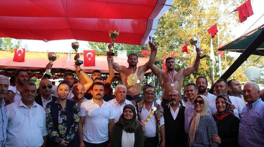 &Ccedil;ardak&rsquo;ta Başpehlivan İsmail Balaban Oldu