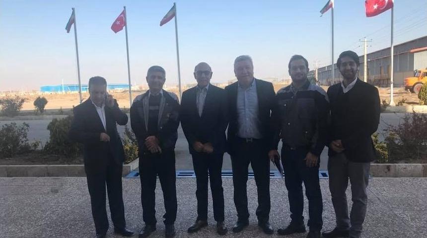 T&uuml;rk İşadamına İran&rsquo;da T&uuml;rk Bayraklı Jest