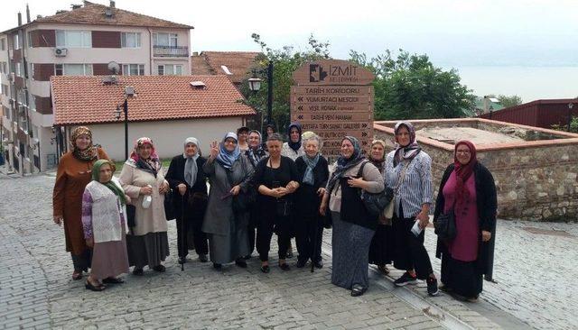 Kırmızı Otobüsle Turizmit Gezileri Devam Ediyor