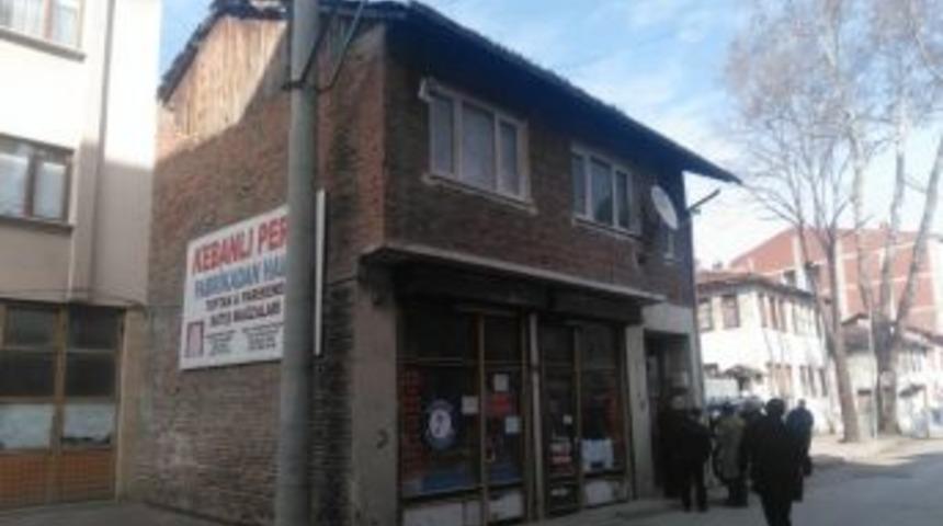 Trafiği Aksatan Bina Yıkıldı