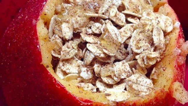 Kahvaltılık Elma Yatağında Yulaflı Peynir Bombası