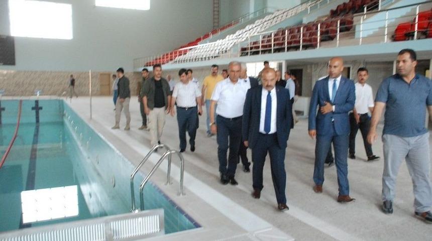 Vali Ustaoğlu Yarı Olimpik Y&uuml;zme Havuzunda İncelemelerde Bulundu