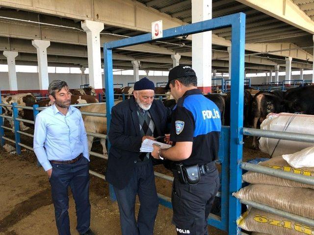 Hayvan Pazarında Ki Vatandaşlar Sahte Para Konusunda Uyarıldı