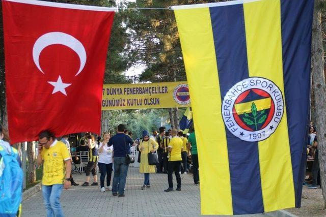 Gediz&rsquo;de D&uuml;nya Fenerbah&ccedil;eliler G&uuml;n&uuml; Coşkusu 1