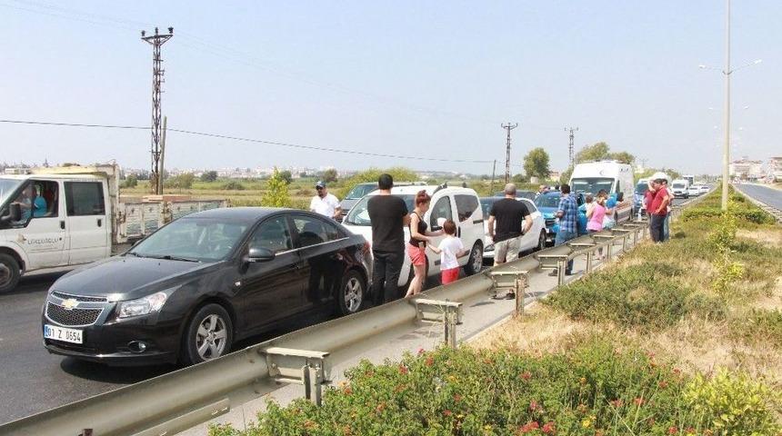 Antalya&rsquo;da Zincirleme Kaza: 1 Yaralı