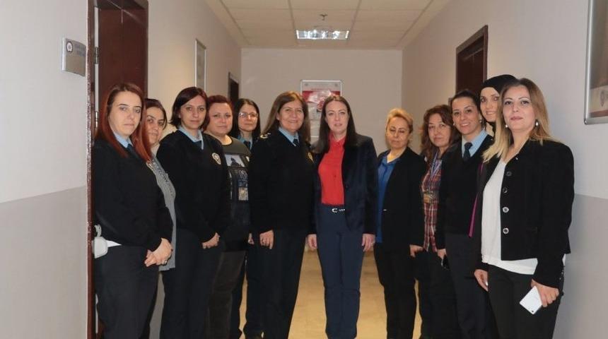 Ak Parti Eskişehir İl Kadın Kollarından Kadın Polislere Ziyaret