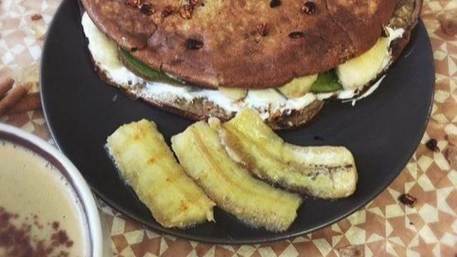 Meyveli Yulaflı Kahvaltılık Krep