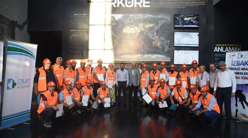 İzmit Belediyesi G&ouml;n&uuml;ll&uuml; Arama Kurtarma Ekibi Sertifikalarını Aldı