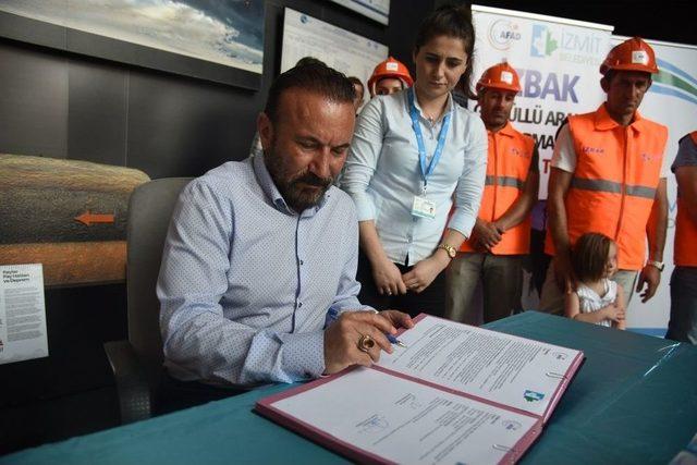 İzmit Belediyesi Gönüllü Arama Kurtarma Ekibi Sertifikalarını Aldı