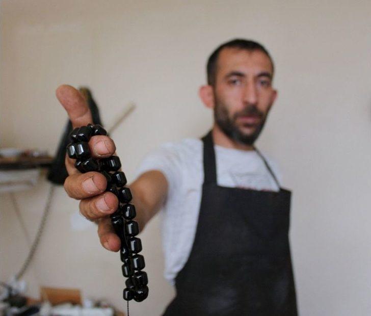 Oltu Taşına Hayat Veren Eller G3