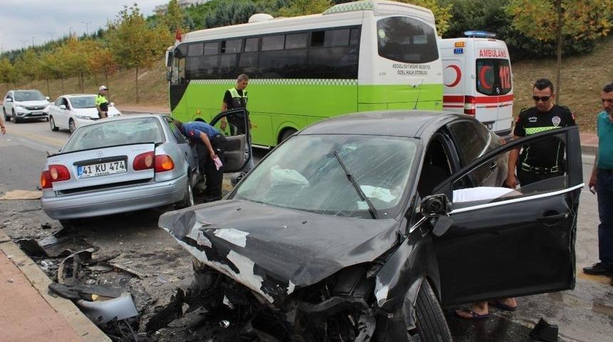 Kocaeli’de 2 Otomobilin Kafa Kafaya Çarpıştığı Kazada Ağır Yaralanan Genç Öldü