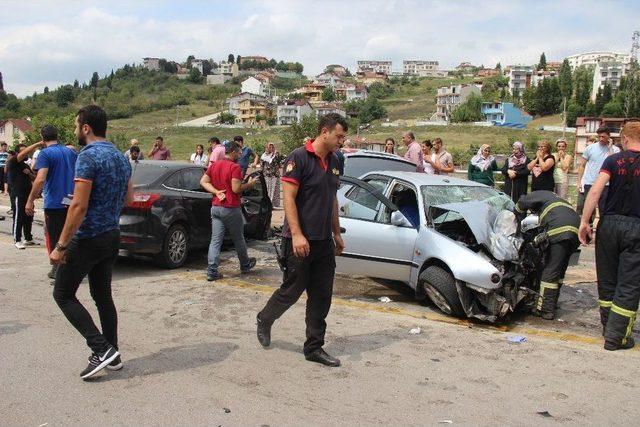 Kocaeli’de 2 Otomobilin Kafa Kafaya Çarpıştığı Kazada Ağır Yaralanan Genç Öldü