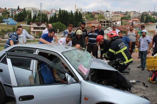 Kocaeli’de 2 Otomobilin Kafa Kafaya Çarpıştığı Kazada Ağır Yaralanan Genç Öldü