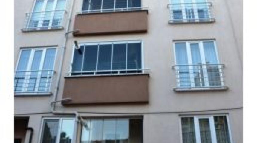 3 Yaşındaki &Ccedil;ocuk 4. Kattan D&uuml;şt&uuml;