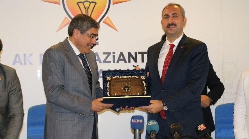 Adalet Bakanı G&uuml;l&rsquo;den Ak Parti Gaziantep İl Başkanlığı&rsquo;na Ziyaret