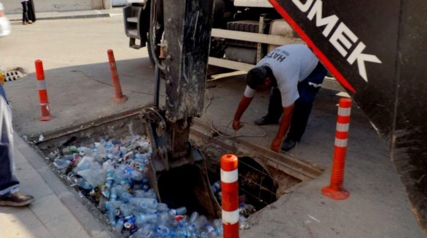 Hatay’da Rögarlardan Plastik Şişe Fışkırdı
