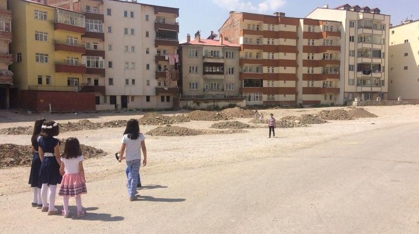 Bayburt’ta Çocuk Parkı İçin İmza Kampanyası Düzenlendi