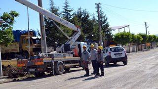 Şuhut’ta Yer Altı Kablo Düzenleme Çalışmaları Devam Ediyor