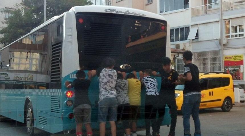 Kamyonet Kasasında Paten Keyfi