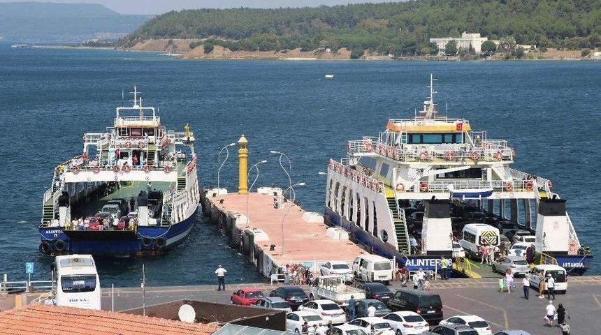&Ccedil;anakkale Boğazı&rsquo;ndan 10 G&uuml;nde 185 Bin Ara&ccedil; Ge&ccedil;ti
