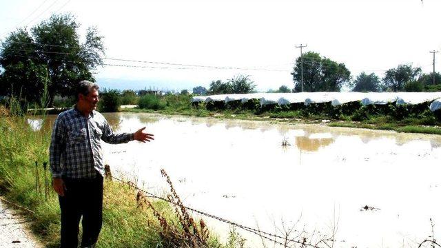 Sarıgöl’de Dolu Ve Fırtına Zarara Yol Açtı