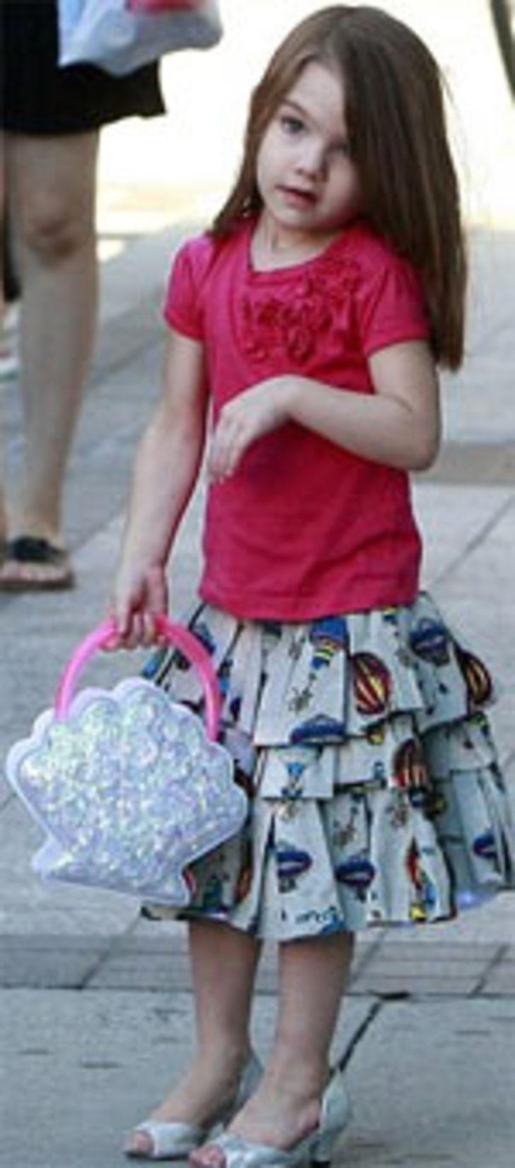 &Uuml;&ccedil; Yaşındaki Minik Kadın!