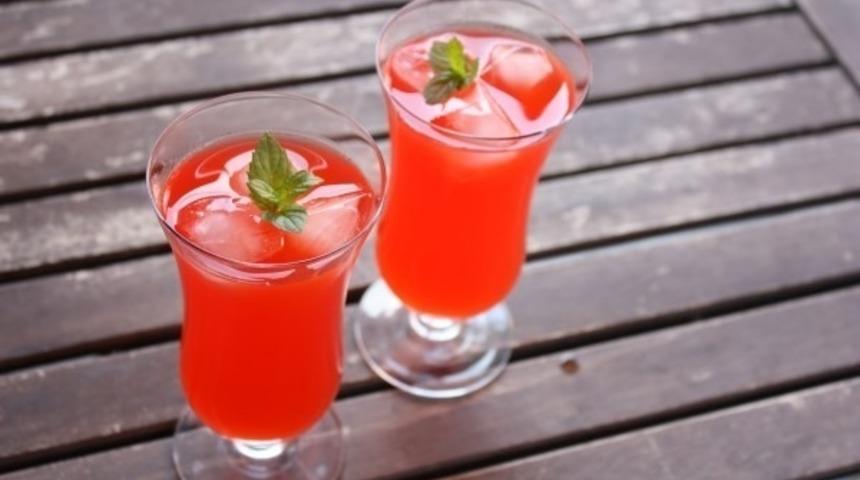 Ferahlatıcı Çilekli Limonata Tarifi