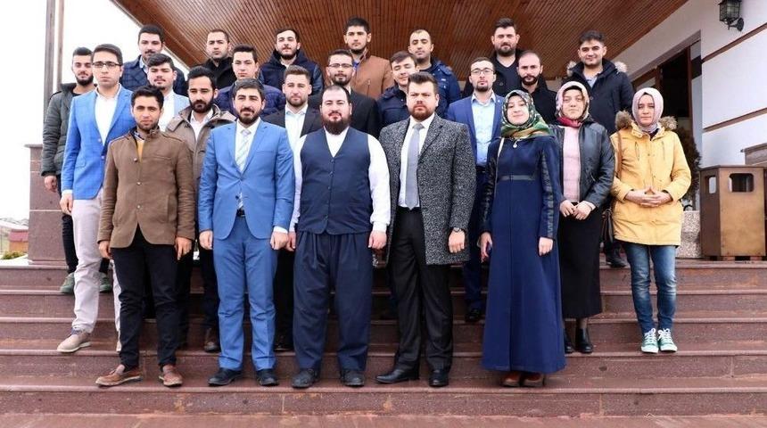 Ak Parti Gen&ccedil;lik Kolları Y&ouml;netim Kurulu &Uuml;yelerini Tanıttı