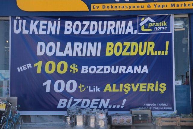 Dolarını Bozdurana Hediye Çeki Veriyor