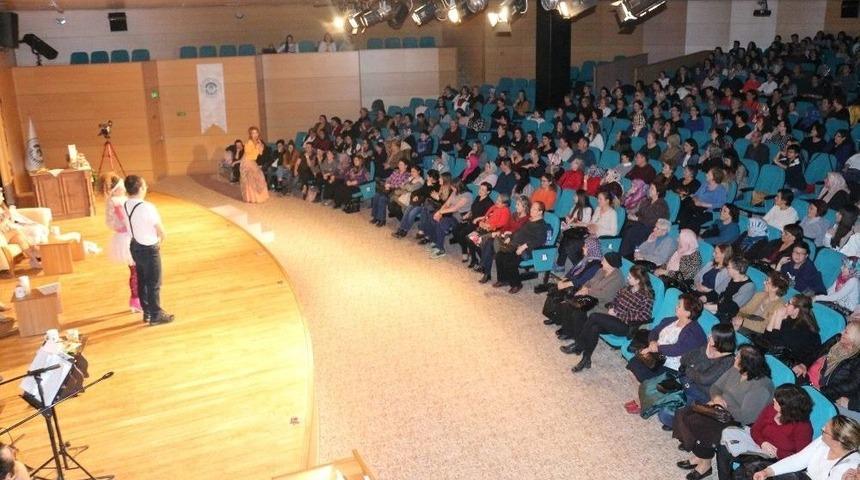 Odunpazarı Belediye Tiyatrosu&rsquo;ndan Kadınlara &Ouml;zel G&ouml;sterim