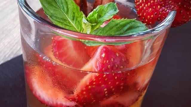 Çilekli Detoks Çayı