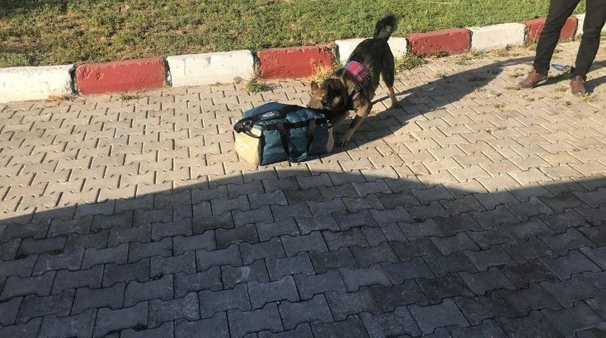 Şarj Cihazı İ&ccedil;inde Uyuşturucu Ele Ge&ccedil;irildi