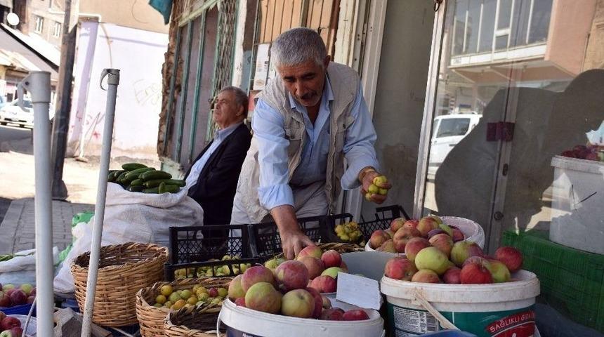 Muş&rsquo;un Yerli Sebze Ve Meyveleri Tezgahları S&uuml;sl&uuml;yor