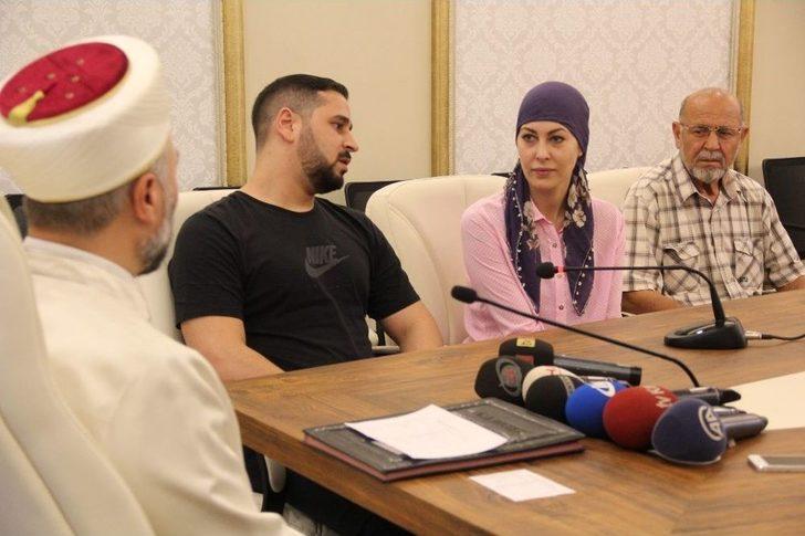 Alman Vatandaşı Natascha Nicole Ağlayarak Kelime-i Şehadet Getirdi G2