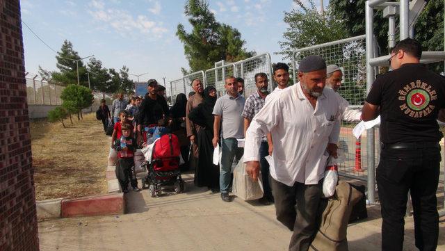 Bayram için giden Suriyeliler, İdlib saldırıları nedeniyle erken döndü