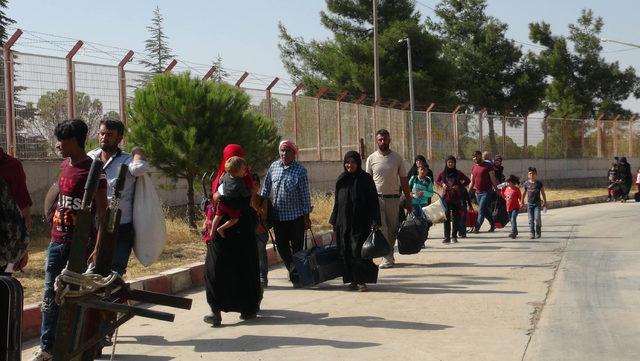 Bayram için giden Suriyeliler, İdlib saldırıları nedeniyle erken döndü