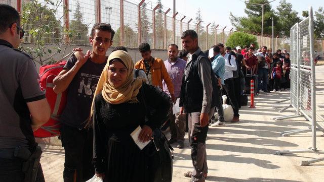 Bayram için giden Suriyeliler, İdlib saldırıları nedeniyle erken döndü