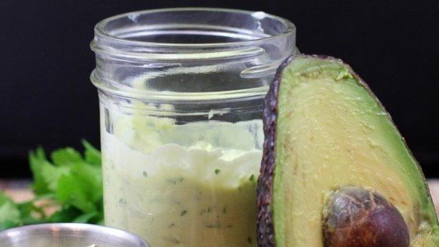 Avokadolu Yoğurt Sos