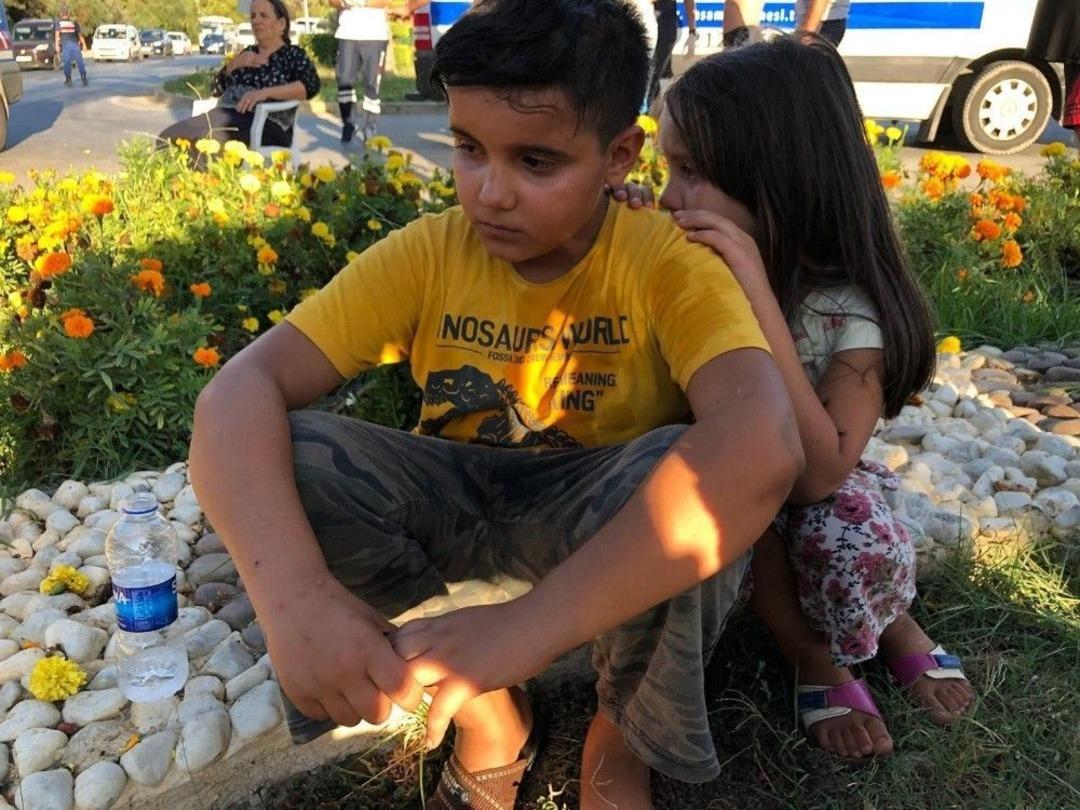 Alanya&rsquo;da 2 Otomobil &Ccedil;arpıştı: 1&rsquo;i &Ccedil;ocuk 3 Yaralı